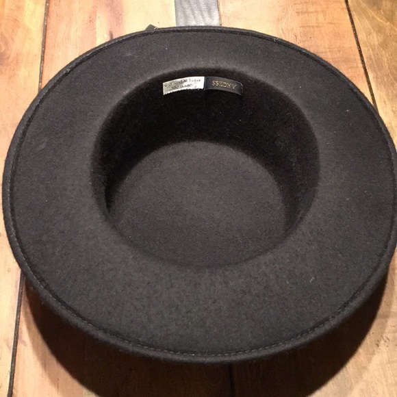 Black felt hat with olive green band - Picture 5 of 6